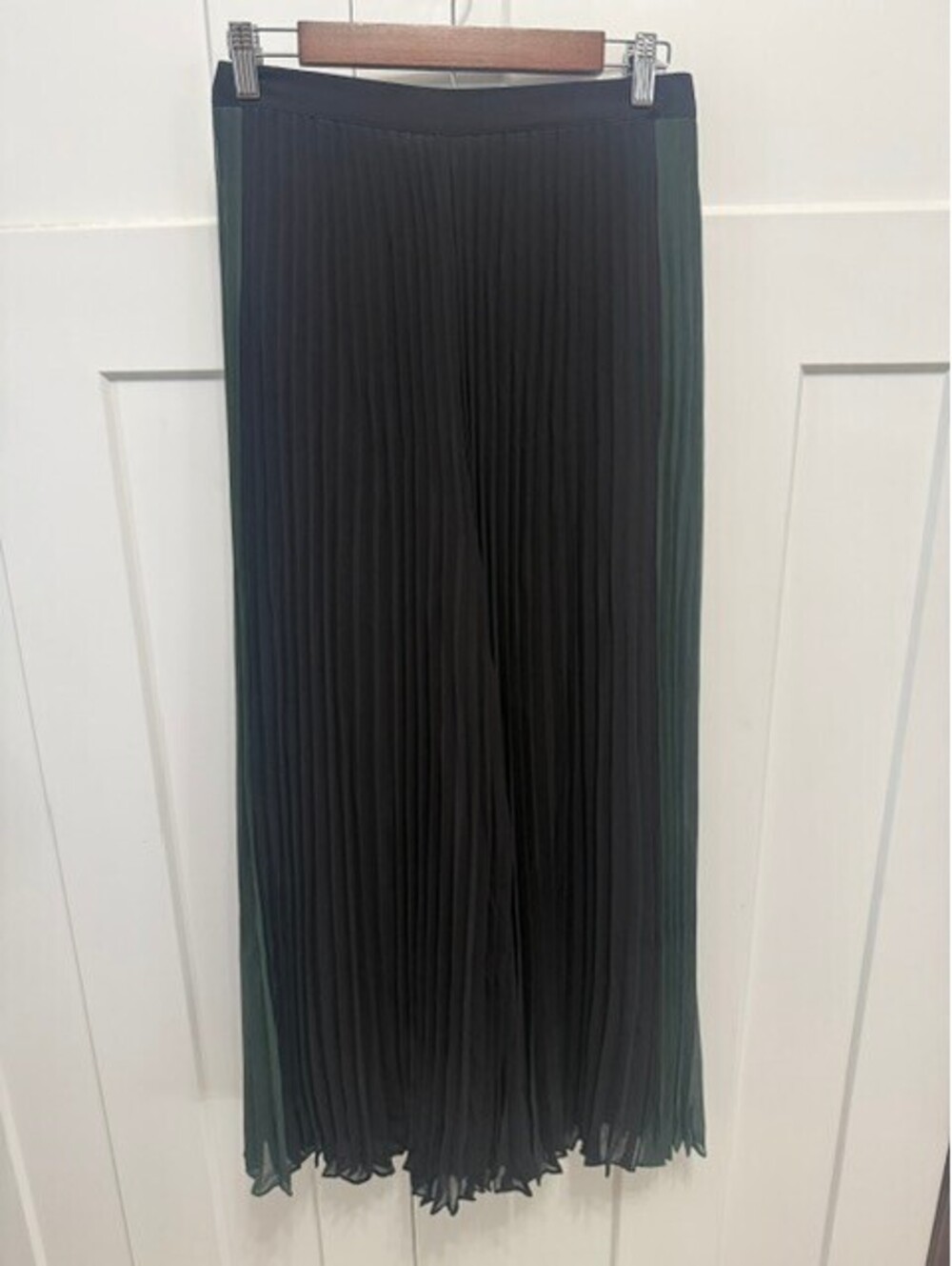 NWT Club Monaco pleated wide leg black with green sides size 8 Retail $229